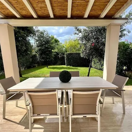 别墅 Carli In Centro A Dei Marmi 马尔米堡